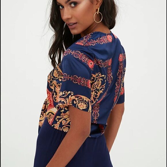 Pretty little thing Top Womens Small Front tie short sleeves Blouse - Picture 6 of 10